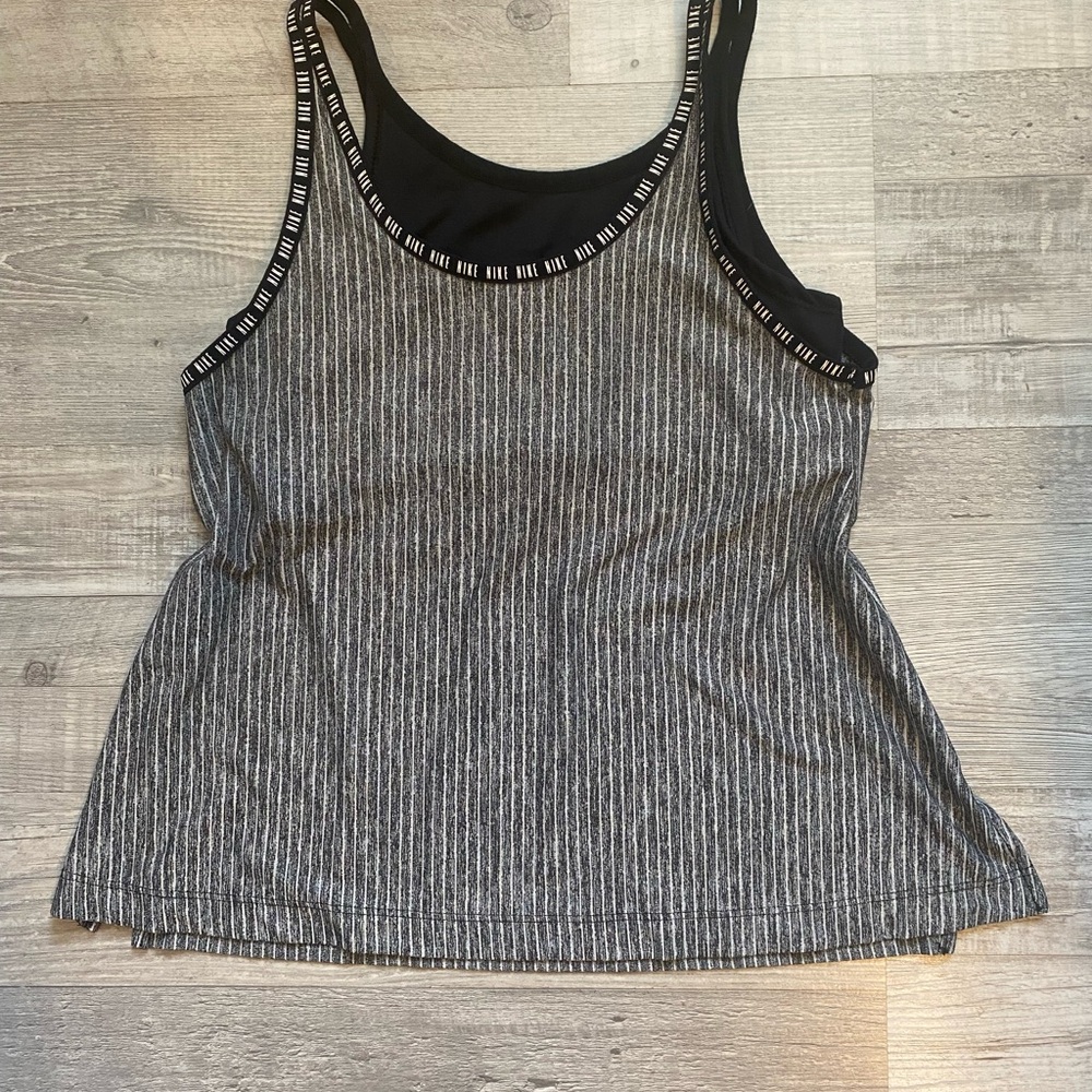 Nike Tank Top - Picture 2 of 3